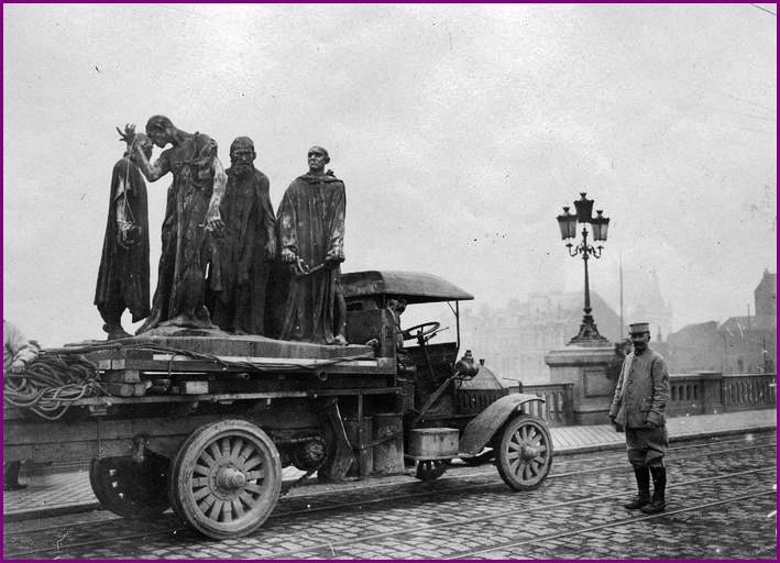 Calais 14 18 transport des 6 bourgeois encadre